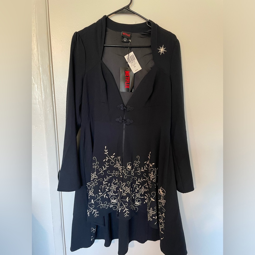 Her Universe The Witcher Hi-Low Waistcoat New With Tags Medium - Picture 2 of 4
